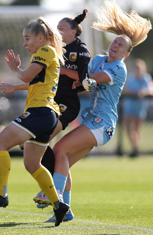 Melbourne City’s Holly McNamara collides with Mariners’ goalkeeper Sarah Langman during the Second Leg of the teams’ A-League Women's Semi Final. Picture: Robert Cianflone/Getty Images