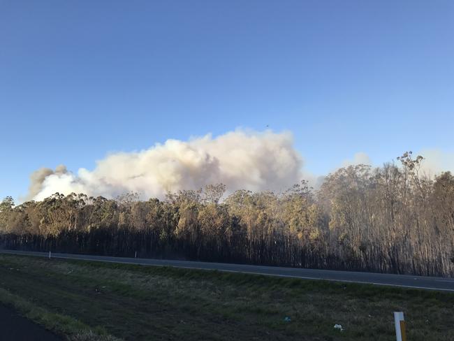 Bushfire Near Caloundra Threatens Homes, Stops Traffic | News.com.au ...