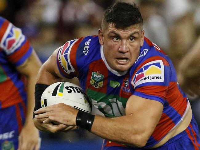 Chris Heighington of the Knights takes on the Broncos defence during the Round 5 NRL match between the Newcastle Knights and the Brisbane Broncos at McDonald Jones Stadium in Newcastle, Saturday, April 7, 2018. (AAP Image/Darren Pateman) NO ARCHIVING, EDITORIAL USE ONLY