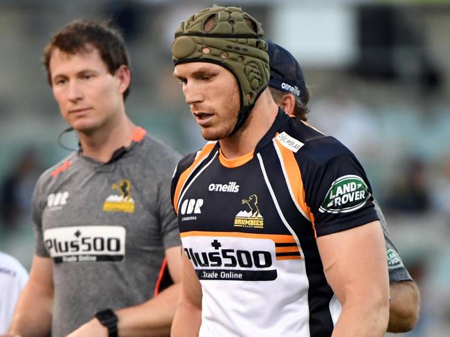 Brumbies David Pocock comes off the field for a head injury assessment during the Round 1 Super Rugby match between the Brumbies and the Melbourne Rebels at GIO Stadium in Canberra, Friday, February 15, 2019. (AAP Image/Mick Tsikas) NO ARCHIVING, EDITORIAL USE ONLY