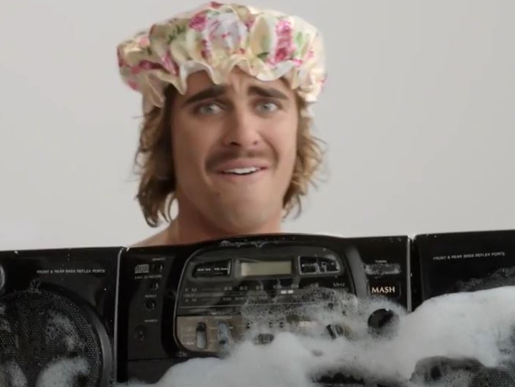 A bodywash ad featuring Instagram stars The Inspired Unemployed has been pulled from the air because it epicts a boombox in a bathtub. Picture: YouTube