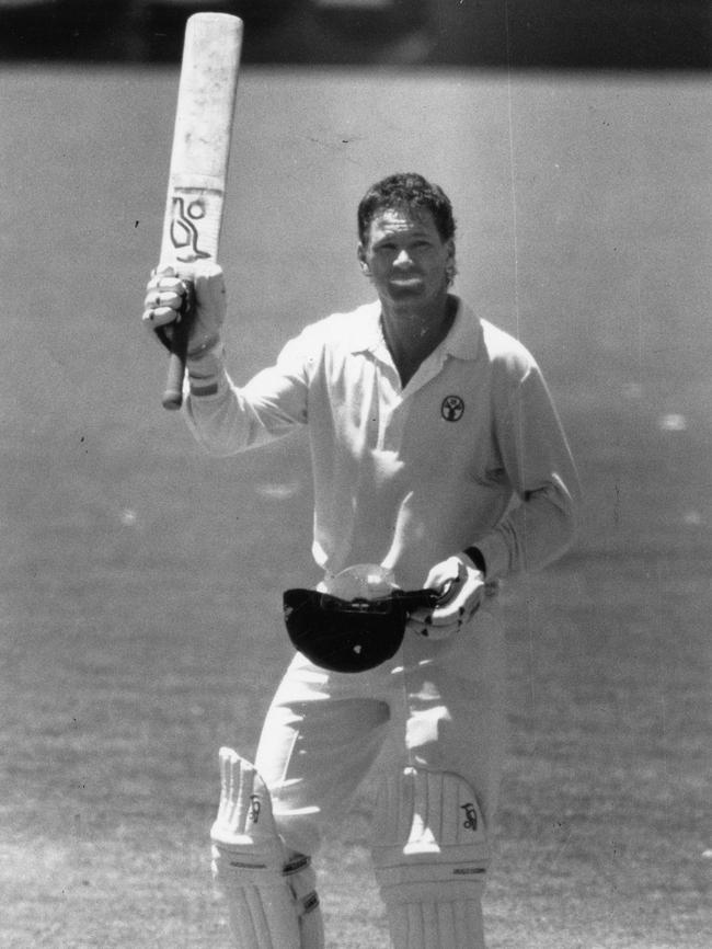 Dean Jones acknowledges the cheers of the crowd as he posts his eighth Test century, against Pakistan at Adelaide Oval in 1990.