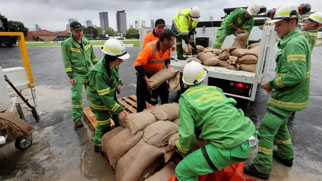 1/12/2017 SES volunteers filling sand bags in Port Melbourne as Victoria is set to experience heavy rain over the weekend. Picture David Geraghty/The Australian.