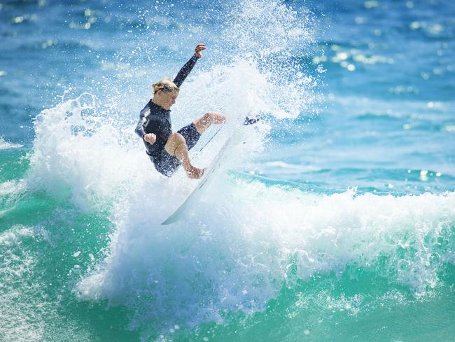 Whilst some kids were sleeping in after Christmas Day, aspiring pro surfer 17 year old Zane Assink kicked off his Boxing Day with a smoothie and a 5am personal training session. The current Queensland State u/18 champion then hit the surf for some water training before he heads off to Wanning in China next week to compete in the opening round of the World Surf League Qualifying Series before returning home where he holds a wild card entry into the WSL Corona Open at Snapper Rocks.  Photo Lachie Millard