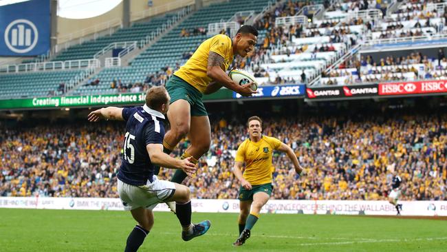 SYDNEY, AUSTRALIA - JUNE 17:  Israel Folau of the Wallabies takes a high ball and score a try during the International Test match between the Australian Wallabies and Scotland at Allianz Stadium on June 17, 2017 in Sydney, Australia.  (Photo by Cameron Spencer/Getty Images)