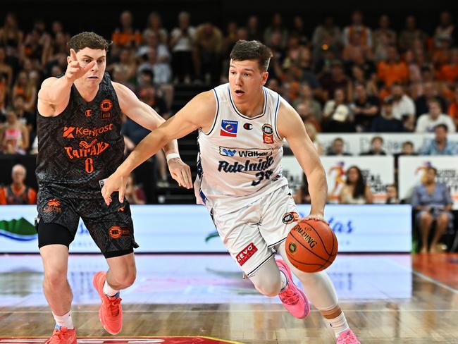 Dejan Vasiljevic put on a shooting display. Photo: Emily Barker/Getty Images.