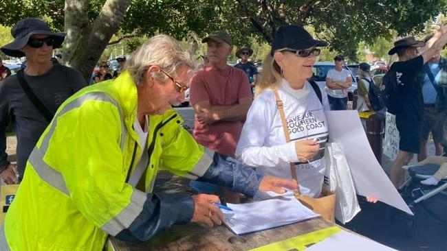 Save Our Southern Gold Coast supporters prepare for a rally against the trams going to the border.