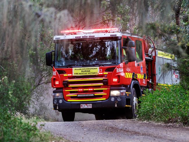 MELBOURNE, AUSTRALIA - Newswire Photos December 16, 2024: Firemen attending a small grass fire below the Westgate Bridge in Melbourne.. Picture: NewsWire / Aaron Francis