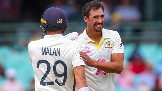 Australia's Mitchell Starc (R) reacts with Englandâ&#128;&#153;s Dawid Malan on day five of the fourth Ashes cricket Test between Australia and England at the Sydney Cricket Ground (SCG) on January 9, 2022. (Photo by DAVID GRAY / AFP) / — IMAGE RESTRICTED TO EDITORIAL USE – STRICTLY NO COMMERCIAL USE —