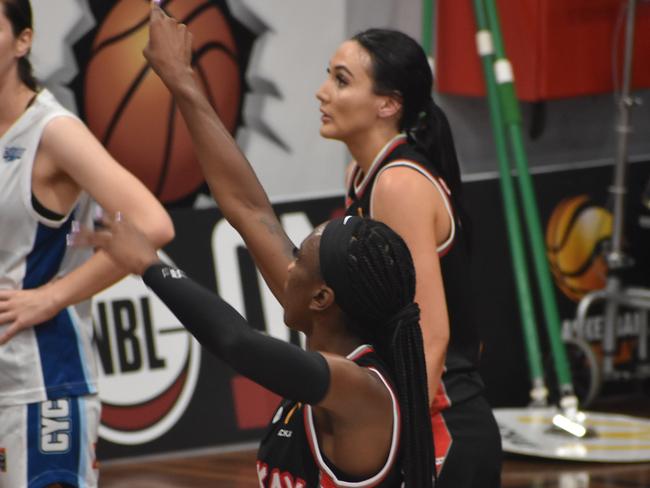 Davida Dale was electric for the Meteorettes in their 82-80 defeat amassing a staggering 28 points, 8 rebounds, 4 assists, 6 steals and 2 blocks for the evening.  Picture: Mitch Dyer