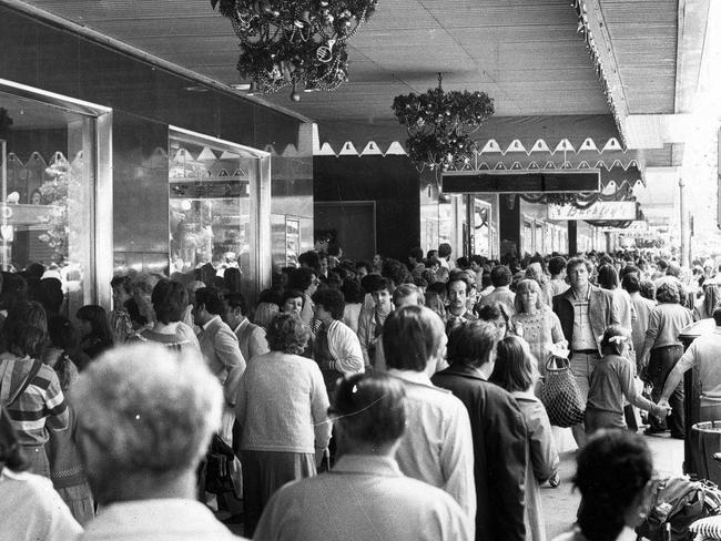 Crowds outside the Myer Bourke St store at Christmas, 1980.