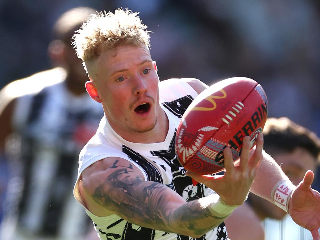 MELBOURNE, AUSTRALIA - MAY 18: John Noble of the Magpies marks during the round 10 AFL match between Collingwood Magpies and Kuwarna (the Adelaide Crows) at Melbourne Cricket Ground, on May 18, 2024, in Melbourne, Australia. (Photo by Quinn Rooney/Getty Images)