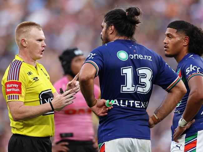 BRISBANE, AUSTRALIA - MAY 06: Referee Todd Smith talks to Tohu Harris of the Warriors and Demitric Sifakula of the Warriors during the round 10 NRL match between the New Zealand Warriors and Penrith Panthers at Suncorp Stadium on May 06, 2023 in Brisbane, Australia. (Photo by Cameron Spencer/Getty Images)