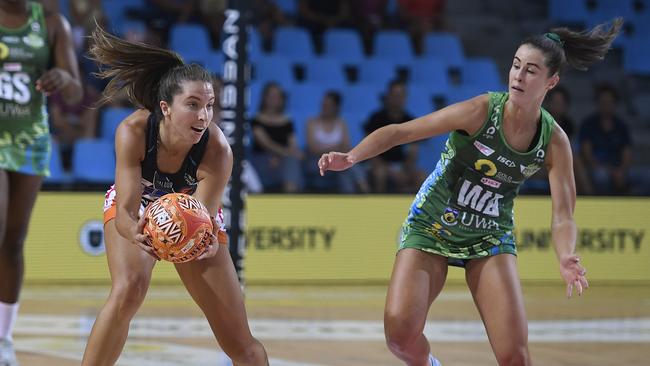 CAIRNS, AUSTRALIA – SEPTEMBER 19: Amy Parmenter of the Giants catches the ball during the round 13 Super Netball match between the West Coast Fever and the Giants at Cairns Pop Up Arena on September 19, 2020 in Cairns, Australia. (Photo by Ian Hitchcock/Getty Images)