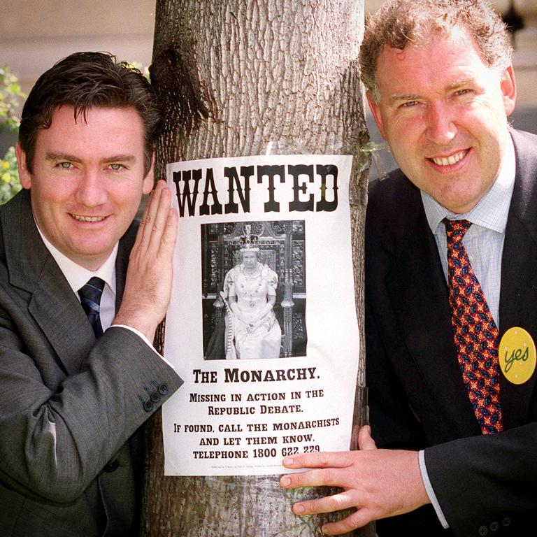 ‘Yes’ vote campaigners Eddie McGuire and Steve Vizard with a republican campaign ‘Wanted’ poster on tree at Parliament House in 1999.