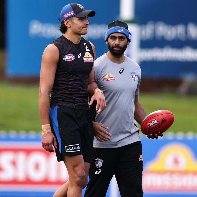 Bulldogs assistant coach Travis Varcoe (R) chats with rising star Jamarra Ugle-Hagan at training. Picture by Michael Klein