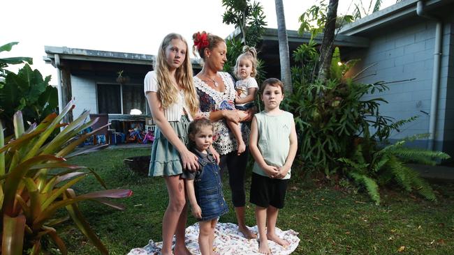 Evelyn Smith is desperate to find a new rental property for herself and her four children. Lily Loudoun-Shand, 13, Violet Smith, 3, Evelyn Smith, Sapphire Smith, 2, and Zephyr Rosser-Guyatt, 8, have been looking for a house as far away as Ayr. Picture: Brendan Radke