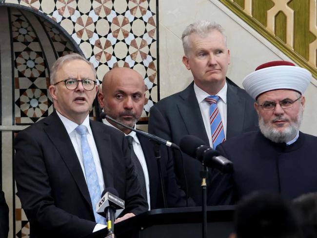 SYDNEY, AUSTRALIA - NewsWire Photos OCTOBER 6, 2023: Prime Minister Anthony Albanese pictured speaking about the Voice referendum at the Lakemba Mosque after morning prayer.Picture: NCA NewsWire / Damian Shaw