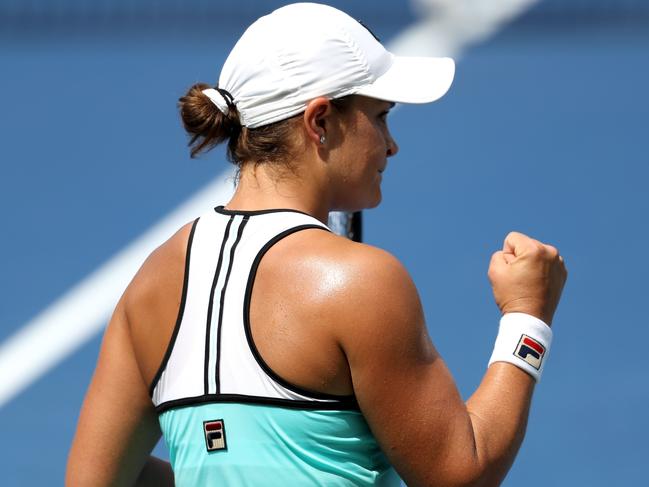 MASON, OHIO - AUGUST 14: Ashleigh Barty of Australia celebrates match point against Maria Sharapova of Russia during Day 5 of the Western and Southern Open at Lindner Family Tennis Center on August 14, 2019 in Mason, Ohio.   Rob Carr/Getty Images/AFP == FOR NEWSPAPERS, INTERNET, TELCOS & TELEVISION USE ONLY ==