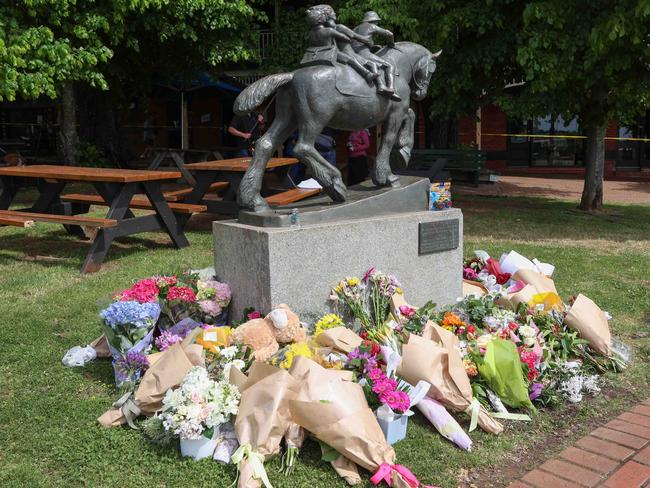 MELBOURNE AUSTRALIA OCTOBER 06 2023Flower tribute at the Royal Daylesford Hotel.6 people are dead following a crash at the The Royal Daylesford Hotel.The car crashed into the beer garden of the Vincent Street venue about 6.05pm last night6 people were killed and multiple people injuredPicture: Brendan Beckett