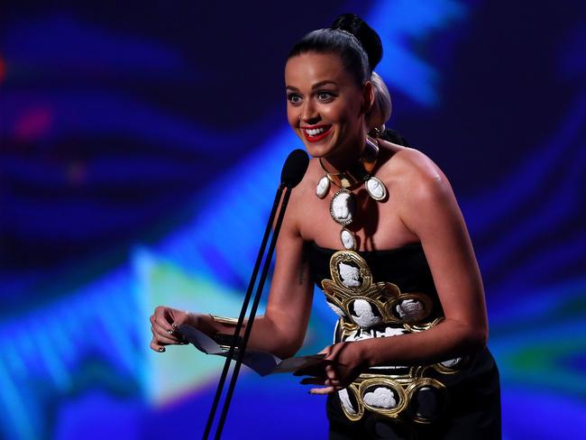 Katy Perry promised to deliver Sia’s gong to her pal in person back in the US.