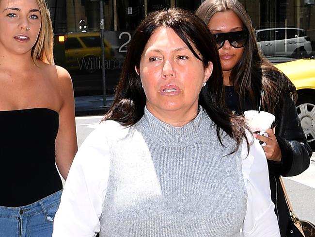 Roberta Williams (centre) and her daughter Dhakota (right) arrive at the Supreme Court in Melbourne, Friday, December 14, 2018. Gangland widow Roberta Williams is set to find out if a last-ditch bid to save the family's home from auction on Saturday is successful. (AAP Image/Julian Smith) NO ARCHIVING