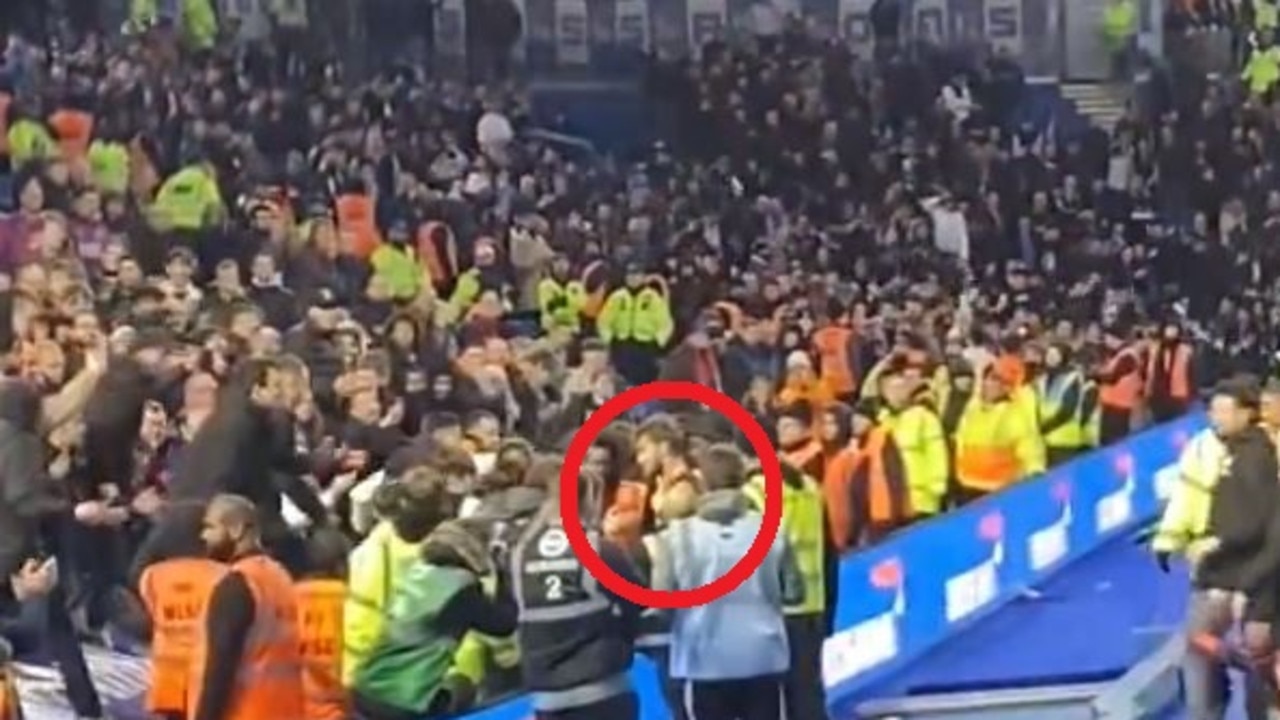 Les joueurs de Crystal Palace affrontent les fans après les chants « blessants » de Roy Hodgson, la vidéo, la réaction, le retour de Newcastle, les scores de la Premier League