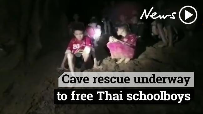 Cave rescue underway to free Thai schoolboys