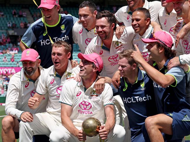 Australiaâs captain Pat Cummins (C) poses with the trophy and teammates after winning the test match and series on day three of the fifth cricket Test match between Australia and India at The SCG in Sydney on January 5, 2025. (Photo by DAVID GRAY / AFP) / -- IMAGE RESTRICTED TO EDITORIAL USE - STRICTLY NO COMMERCIAL USE --