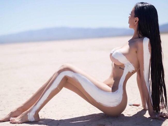 ONE TIME WEB USE ONLY - FEE APPLIES FOR REUSE -  PICS BY SUNNIE HEERS / CATERS NEWS - (PICTURED: Jennifer who has spent over 180kUSD trying to look like Kim Kardashian-West went out into the desert near Las Vegas, to replicate the Kardashians famous naked photoshoot where all she wore was a white painted line) - A model who spent 180,000USD (140,000GBP) to look like Kim Kardashian-West has imitated her idols iconic naked photoshoot in the desert. Jennifer Pamplona, 24, posed on scorching sand showing off her derriere and curvaceous figure in the saucy shots in Las Vegas in Nevada, USA. She replicated Kim Kardashians famous photoshoot where the star posed nude except for white body paint. Jennifer, a former Versace model, has had over 180,000USD (140,000GBP) worth of surgeries and cosmetic procedures to emulate her idols bodacious body. In the desert photoshoot that took place last week, Jennifer showed off her recently enlarged butt after having fat taken from her stomach and injected into it for a second time. She says that the public regularly confuses her for Kim K and struggled to tell them apart in the images. - SEE CATERS COPY