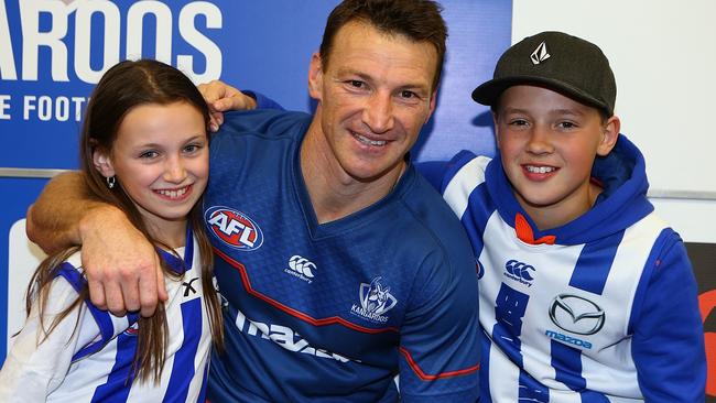 Brent Harvey with children Lacie and Cooper. Picture: Wayne Ludbey