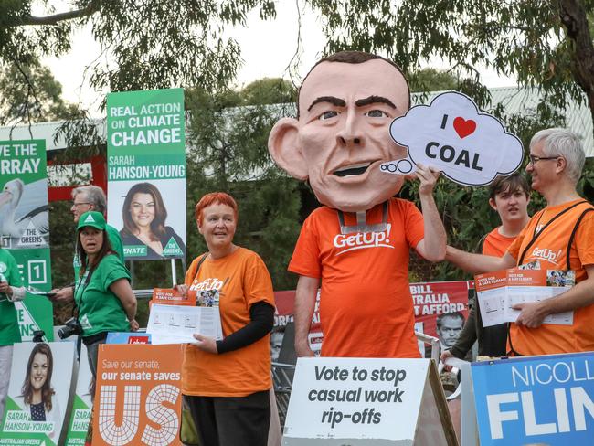 ADV NEWS : Getup campaigners at the Belair Primary School voting booth.18/5/2019     AAP Image/Russell Millard)