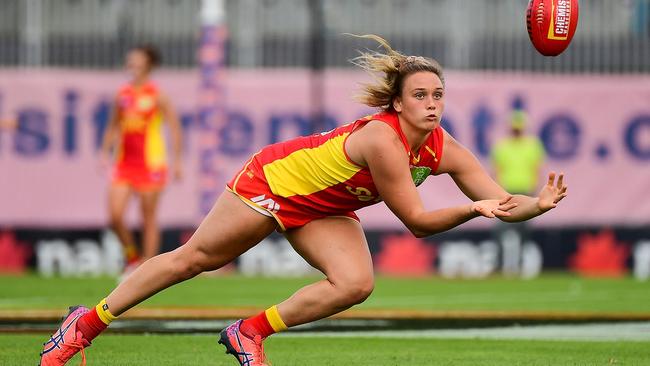 Ellie Hampson dives for mark in a game against Fremantle. Picture: Daniel Carson/AFL Photos