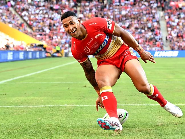 BRISBANE, AUSTRALIA - MARCH 05: Jamayne Isaako of the Dolphins scores a try during the round one NRL match between the Dolphins and Sydney Roosters at Suncorp Stadium on March 05, 2023 in Brisbane, Australia. (Photo by Bradley Kanaris/Getty Images)