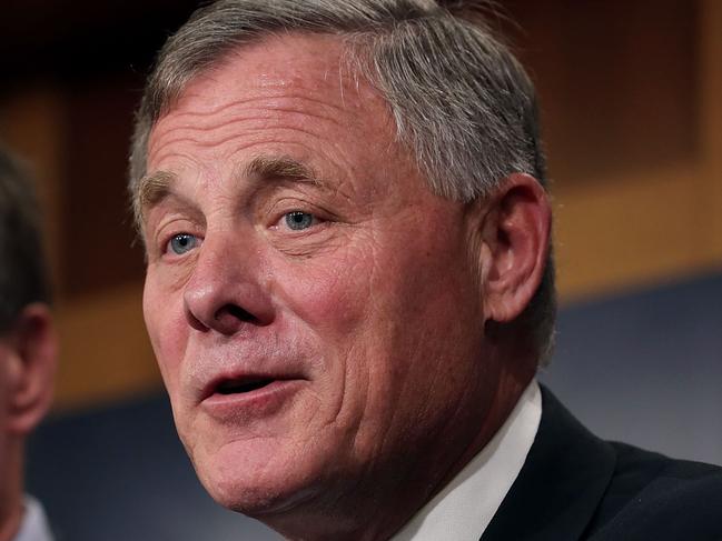 WASHINGTON, DC - OCTOBER 04: Senate Intelligence Committee Chairman Richard Burr (R-NC) (R) and committee Vice Chair Mark Warner (D-VA) hold a news conference on the status of the committee's inquiry into Russian interference in the 2016 presidential election at the U.S. Capitol October 4, 2017 in Washington, DC. The senators said their investigation is continuing and that they trust the conclusions of the Obama Administration's intelligence community assessment (ICA).   Chip Somodevilla/Getty Images/AFP == FOR NEWSPAPERS, INTERNET, TELCOS & TELEVISION USE ONLY ==