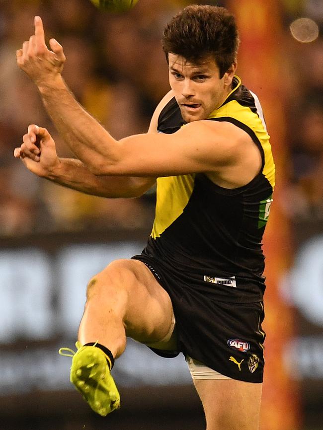 Tigers captain Trent Cotchin kicks Richmond forward.