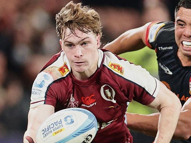 Chiefs' Anton Lienert-Brown (R) chases Reds' Tim Ryan during the Super Rugby Pacific quarterfinal match between Waikato Chiefs and Queensland Reds at Waikato Stadium in Hamilton on June 7, 2024. (Photo by DAVID ROWLAND / AFP)