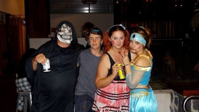Nightlife at the Eyre Hotel, Whyalla in 2015