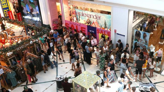 Lengthy queues outside the Cairns Central Peter Alexander store during Boxing Day sales. Picture: Peter Carruthers