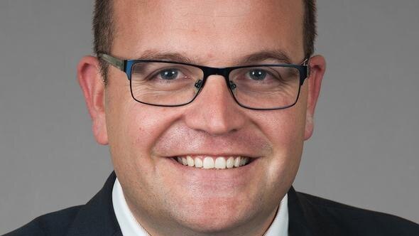 The new CEO for the Gold Coast City Council has been announced to staffers. Tim Baker, a senior bureaucrat with the Tasmanian Government, has been chosen from the final list of five candidates.