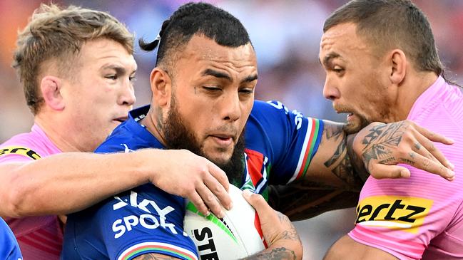 BRISBANE, AUSTRALIA - MAY 06: Addin Fonua-Blake of the Warriors is tackled during the round 10 NRL match between the New Zealand Warriors and Penrith Panthers at Suncorp Stadium on May 06, 2023 in Brisbane, Australia. (Photo by Bradley Kanaris/Getty Images)