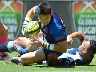 BRISBANE, AUSTRALIA - FEBRUARY 11: Yoshikazu Fujita of the Panasonic Wild Knights is tackled into touch by Israel Folau of the Waratahs during the Rugby Global Tens match between the Panasonic Wild Knights and New South Wales Waratahs at Suncorp Stadium on February 11, 2017 in Brisbane, Australia. (Photo by Bradley Kanaris/Getty Images)