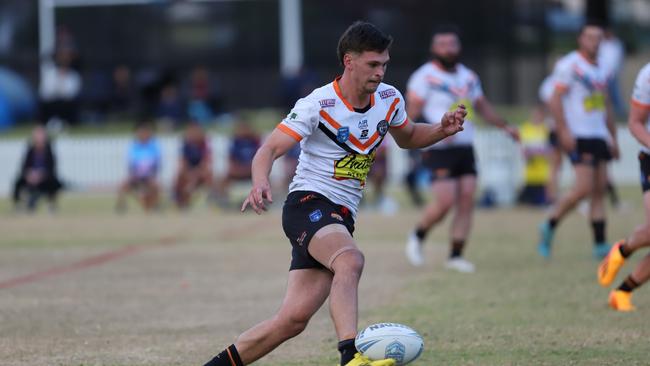 Half Daniel Payne attacks for The Oaks Tigers. Picture: Steve Montgomery