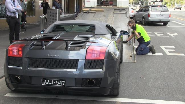 Police arrest man after jewellery raids 