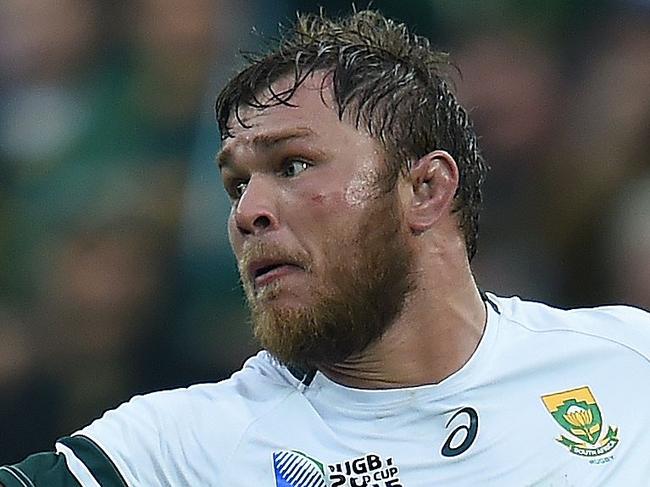 South Africa's prop Jannie du Plessis does a backhand pass during a Pool B match of the 2015 Rugby World Cup between South Africa and Scotland at St James' Park in Newcastle-upon-Tyne, north east England on October 3, 2015. AFP PHOTO /PAUL ELLIS RESTRICTED TO EDITORIAL USE, NO USE IN LIVE MATCH TRACKING SERVICES, TO BE USED AS NON-SEQUENTIAL STILLS