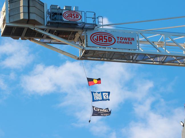 Daily Telegraph. 26, July, 2022.The CBUS and CFMEU flags flying on a crane at a worksite in Mascot, today. Picture: Justin Lloyd.