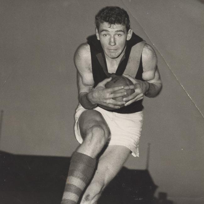 Ray Willett was a star player in the Bendigo, Goulburn Valley and Ovens and Murray leagues.