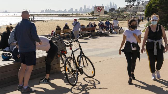 The foreshore at Middle Brighton Beach was also busy on Saturday. Picture: NCA NewsWire / Daniel Pockett