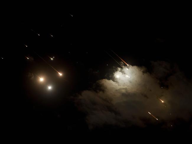 TOPSHOT - This picture shows projectiles above Jerusalem, on October 1, 2024. Iran has launched a missile attack on Israel's commercial hub Tel Aviv, state media reported on October. (Photo by Menahem Kahana / AFP)