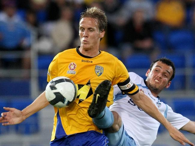 Thwaite in action for United in the A-League in 2009.